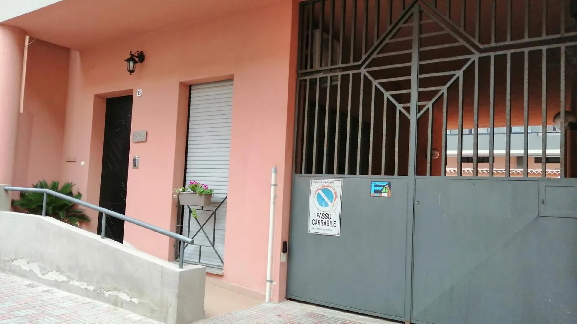 Karaly - Casa Vacanze Posto Auto/Moto Cagliari 0*,